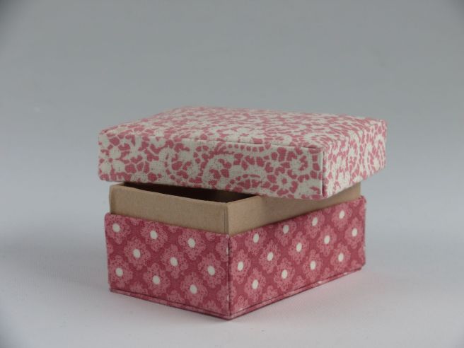 kartonazs_fedelesdobo_1